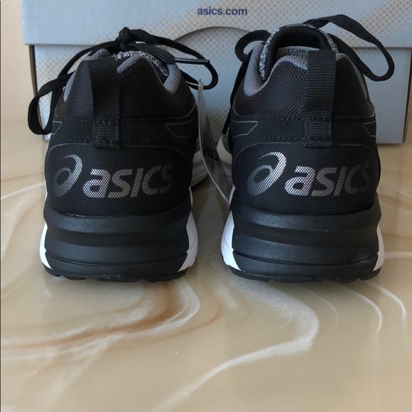 NIB women’s ASICS shoes  - Picture 5 of 8